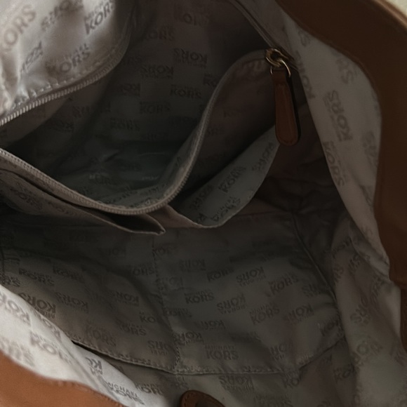 Michael Kors caramel hobo medium in size short strap causal bag. Light wear….!.. - Picture 2 of 3